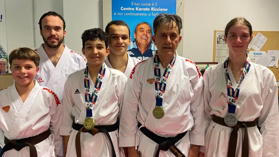 Gli agonisti del Libertas Centro Karate Riccione