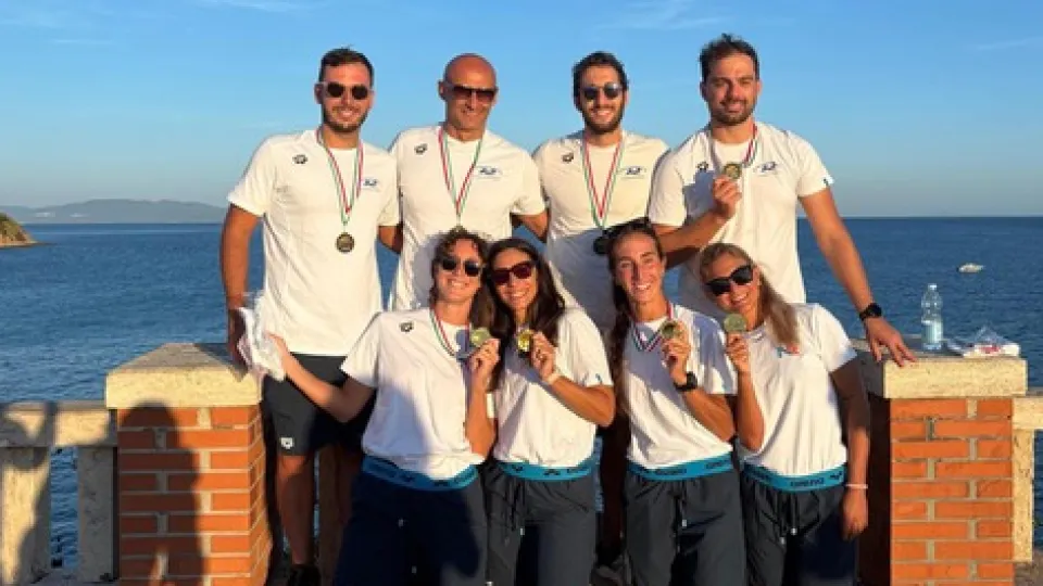 Gli atleti della Polisportiva Riccione con le medaglie vinte a Piombino