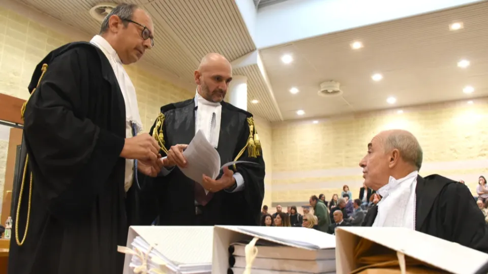 Gli avvocati Fabbri e Guidi a colloquio con il pm Paci