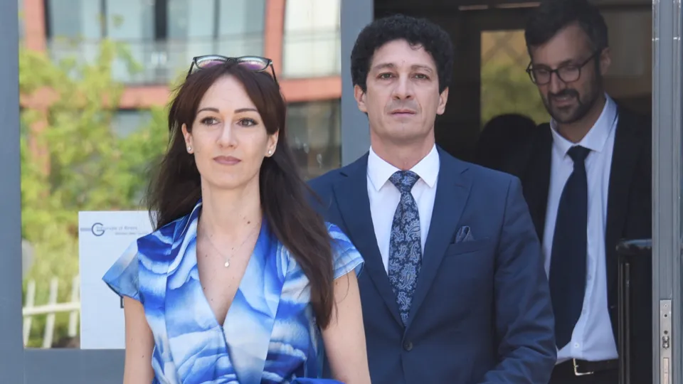 gli avvocati Monica e Marco lunedi all'uscita dal tribunale
