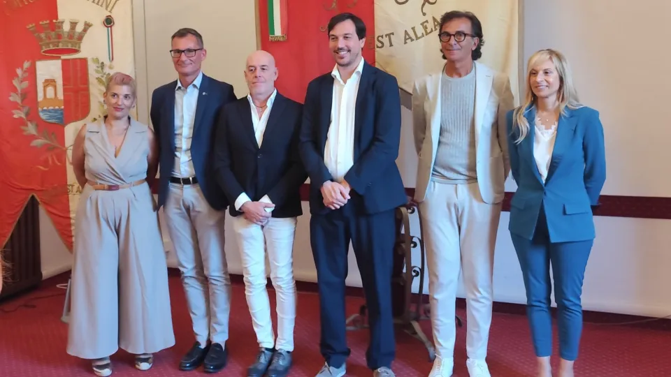 gli organizzatori con i sindaci di Foligno, Coriano e la senatrice Spinelli