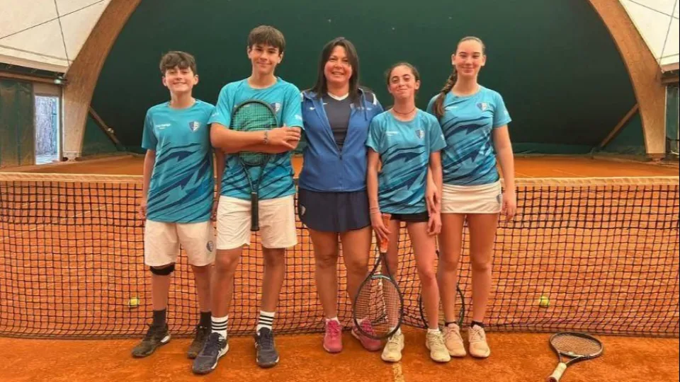Gli Under 14 del Tennis Club Riccione con la maestra Federica Cerri