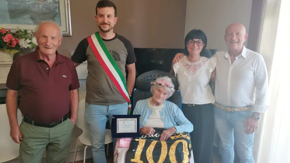 i 100 anni di Angelina