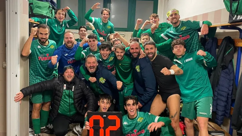 I giocatori del 'S. Ermete festeggiano la vittoria nel derby di Verucchio