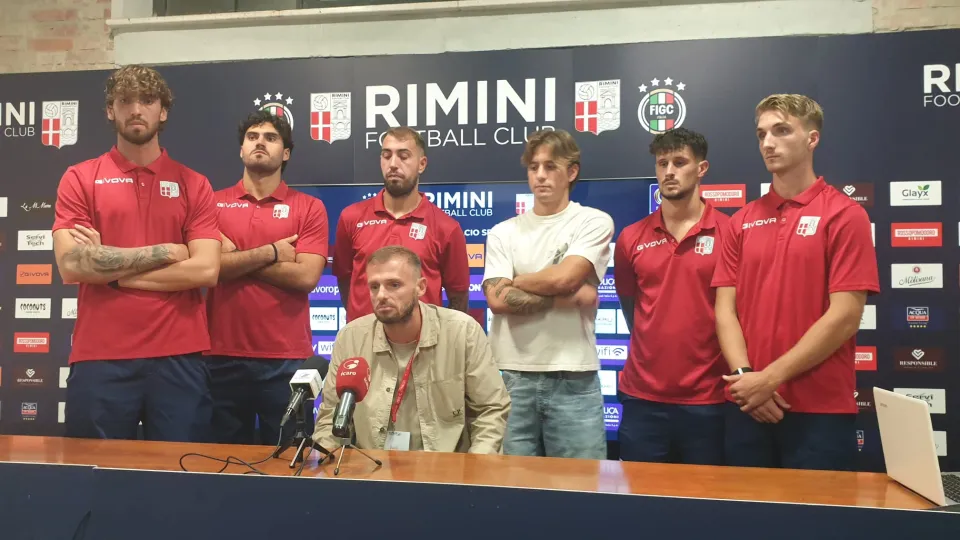 I giocatori esperti del Rimini in sala stampa