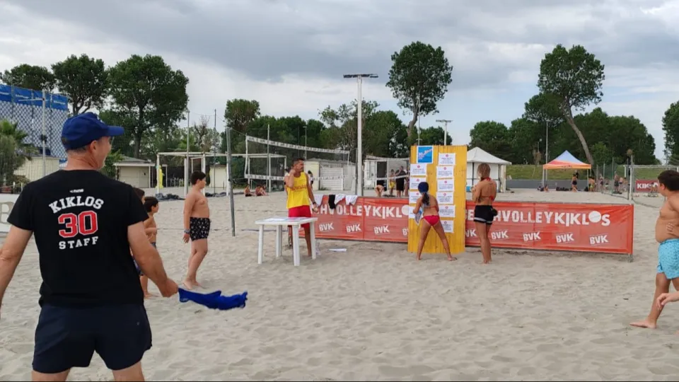 i  giovanissimi in spiaggia