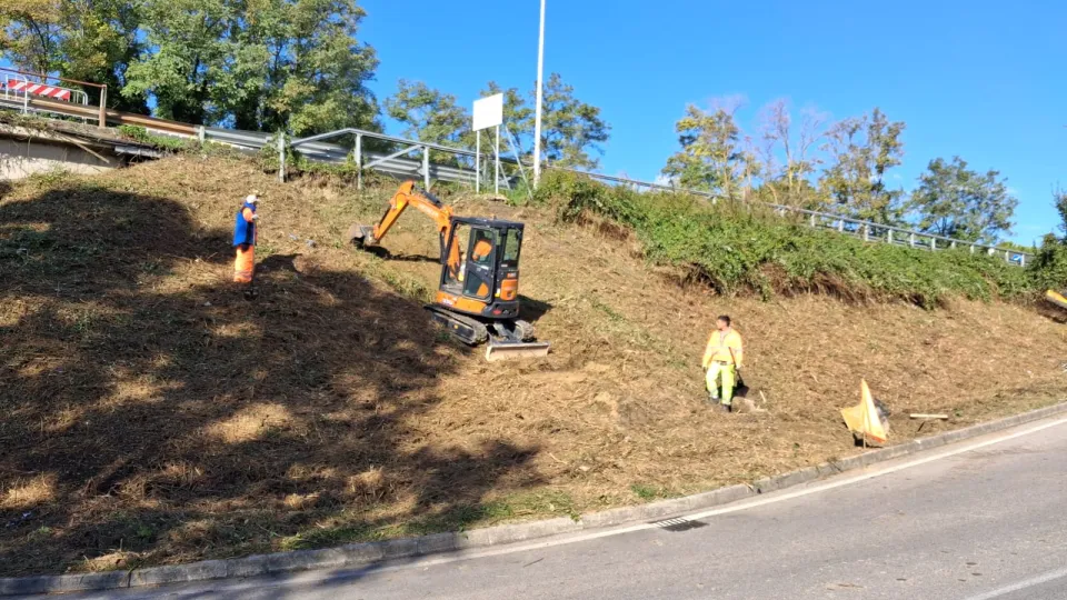 i lavori in corso sul ponte del Rio Marano