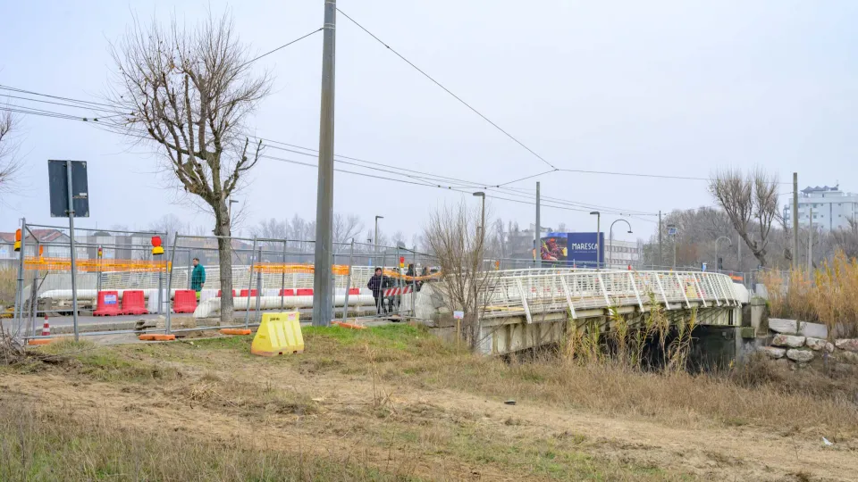 i lavori nella zona del ponte sul Rio Marano
