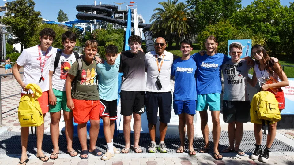 i primi ragazzi a varcare i cancelli
