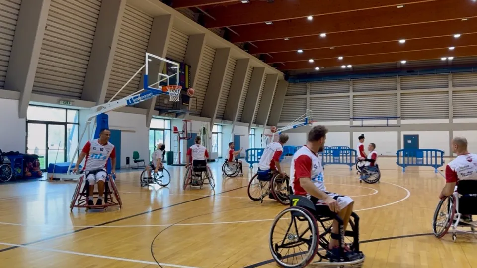 I ragazzi di Riviera Basket Rimini durante il riscaldamento