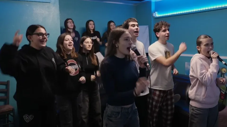 I ragazzi in convivenza al Punto Giovane di Riccione in un momento di relax