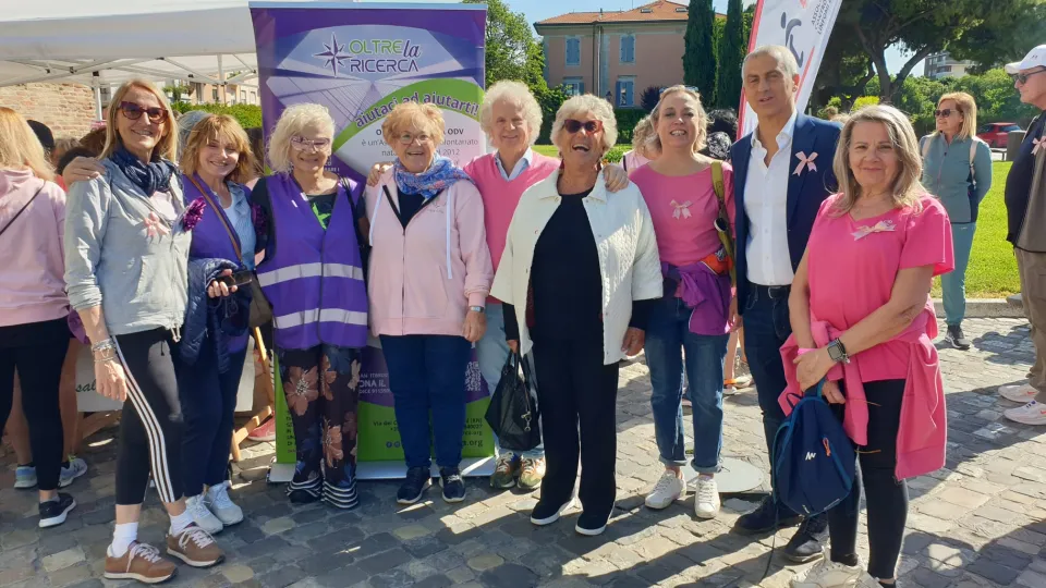 I rappresentanti delle Associazioni che hanno organizzato la camminata insieme al sindaco Jamil Sadegholvaad