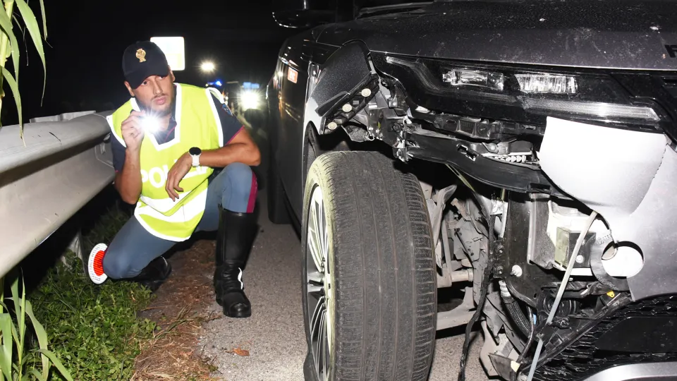 I rilievi della Stradale e l'auto che ha travolto l'83enne (foto Migliorini)