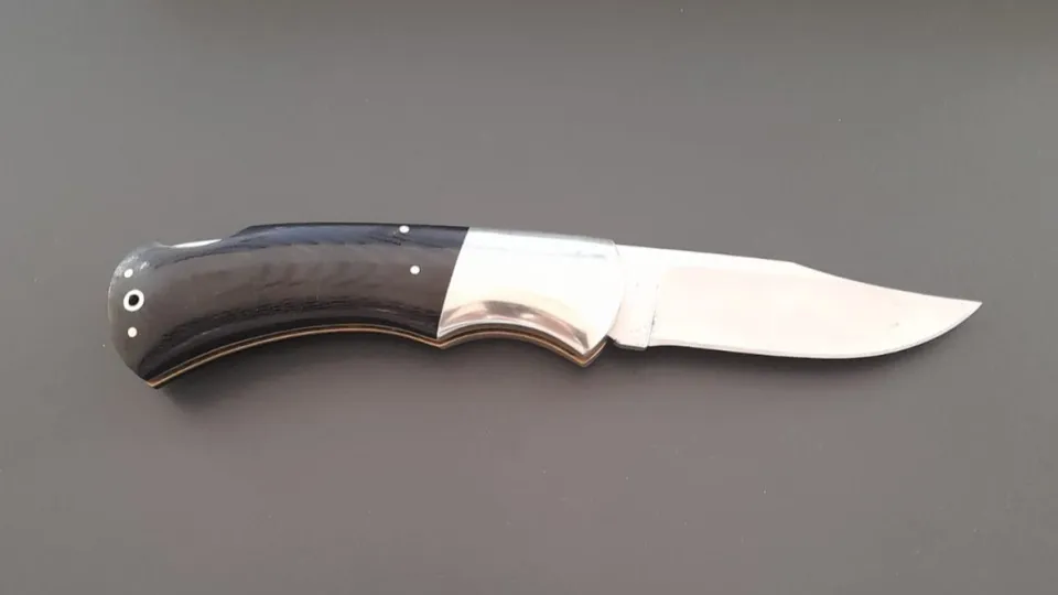il coltello sequestrato dai vigilantes