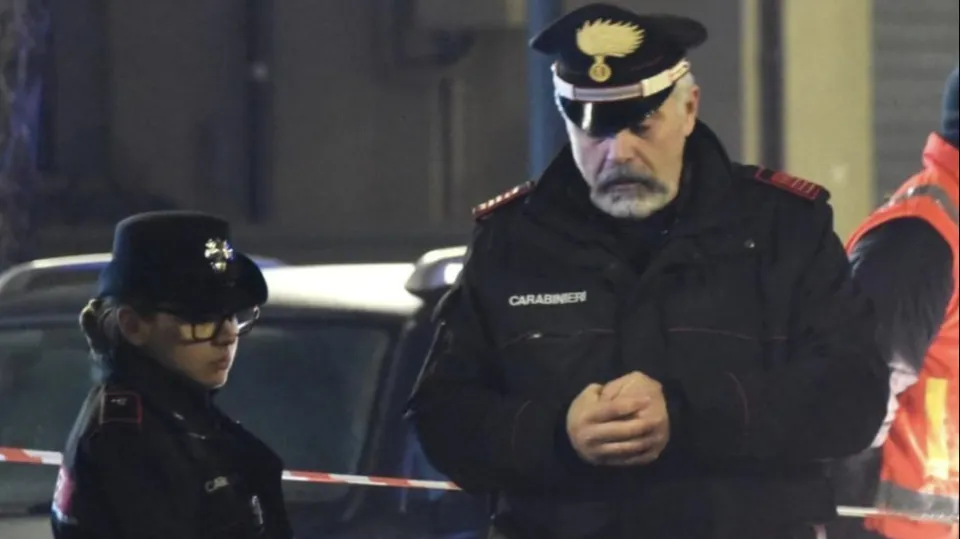 Il comandante Masini e la collega dell'Arma (foto Migliorini)