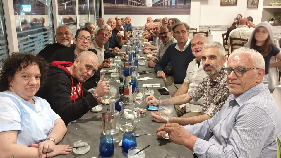 Il DG del Rimini, Giuseppe Geria, a tavola con i volontari