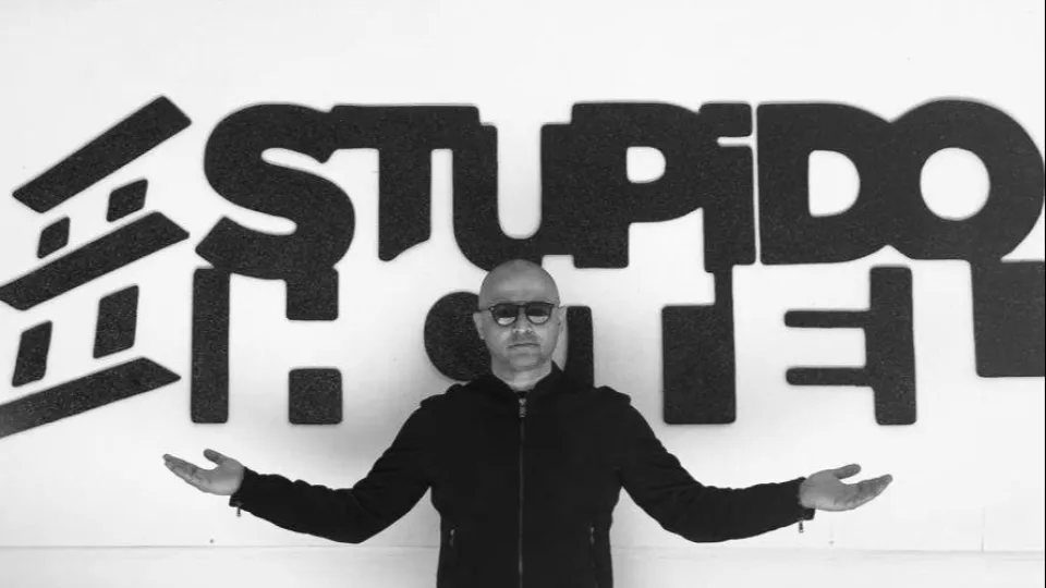 il fondatore e l'insegna