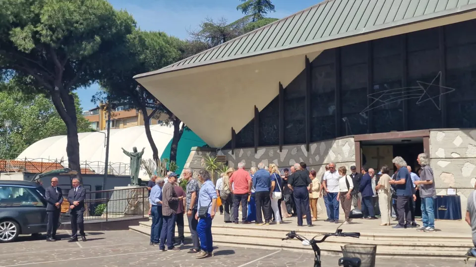 il funerale di Edmo Vandi