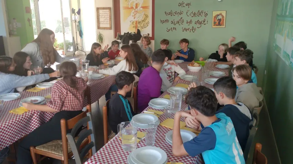 il gruppo classe al Punto Giovane