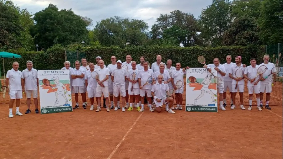 Il gruppo dei partecipanti alla gara di tiro al bersaglio