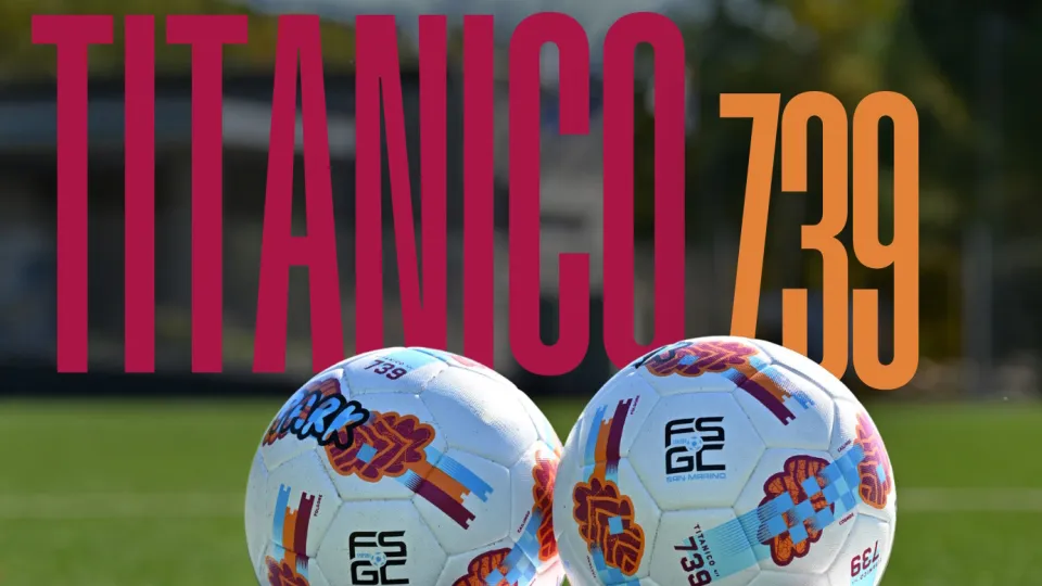 Il manifesto con il pallone ufficiale