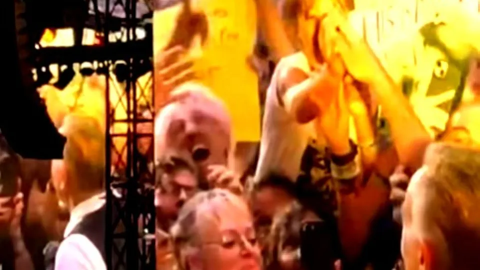 il momento del dono dell'armonica