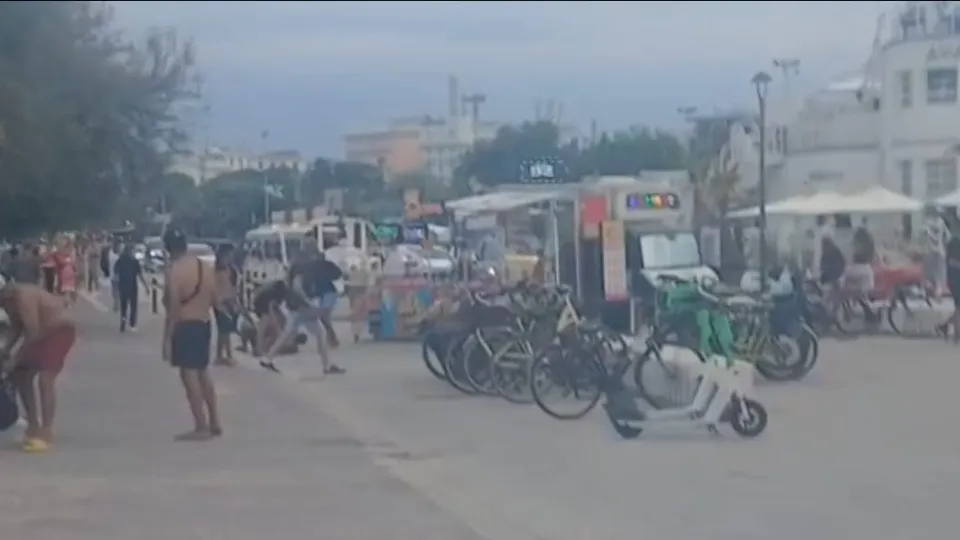 il parapiglia vicino alla spiaggia libera