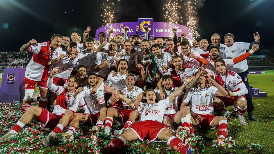 Il Rimini festeggia la vittoria della Coppa Italia di Serie C (Foto Rimini FC)
