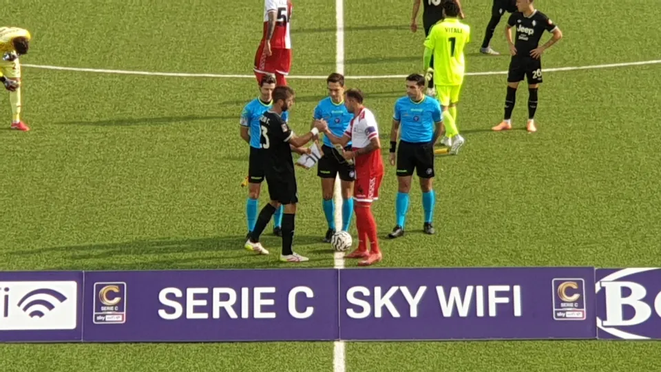 Il saluto dei due capitani