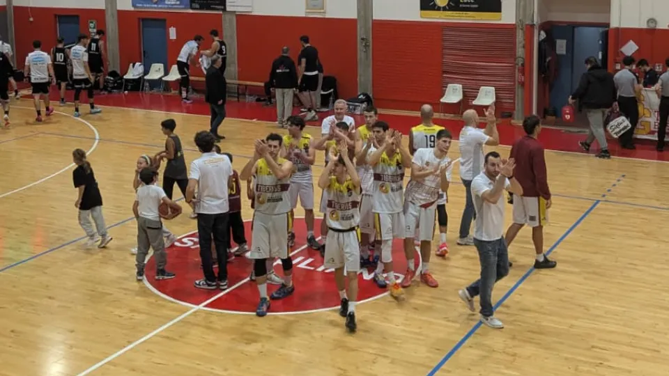 Il saluto finale dell'SG Tiberius, al quarto hurrà di fila