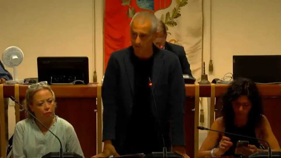 il sindaco Sadegholvaad (dallo streaming del Consiglio Comunale)