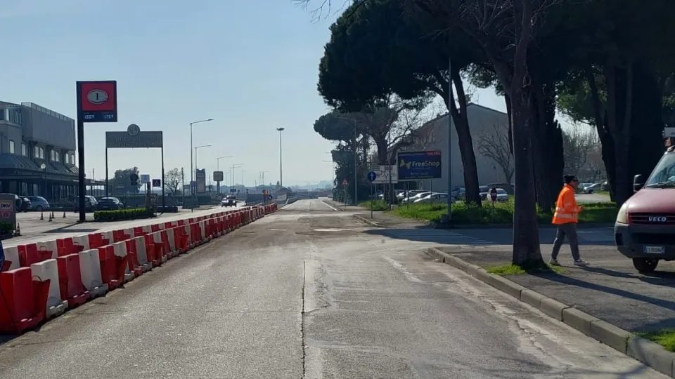 il tratto di via della Repubblica che incrocia via Moretti