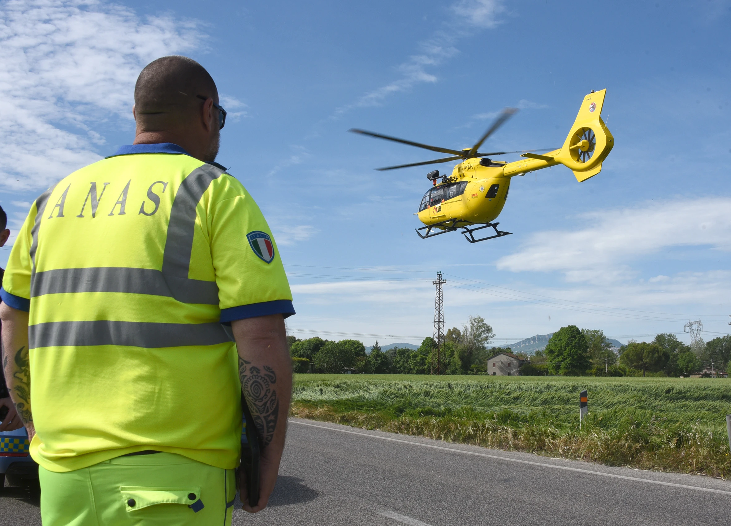 scontro tra auto e moto sulla SS72 (foto Adriapress)