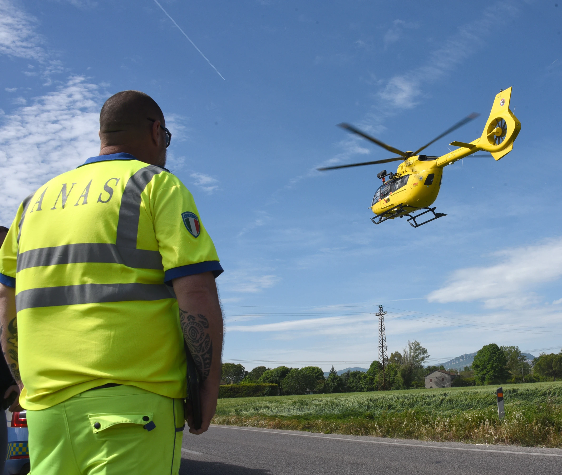 scontro tra auto e moto sulla SS72 (foto Adriapress)