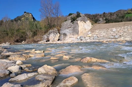il tratto del fiume Marecchia liberato dal cemento a Ponte Santa Maria Maddalena