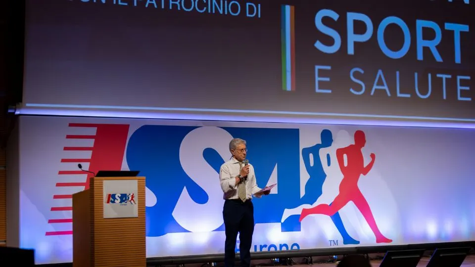 Adriano Borelli, presidente ISSA Europe, sul palco della Convention 2024