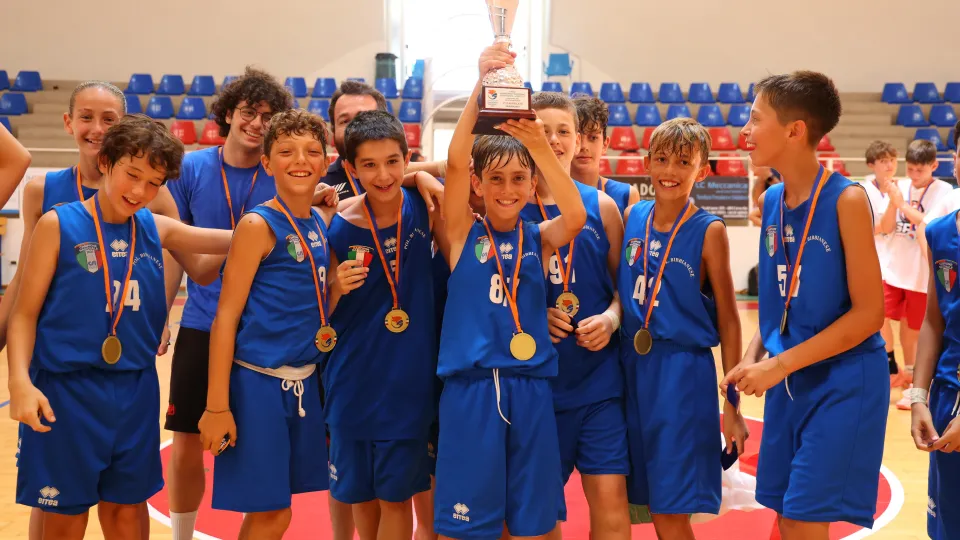 La Bibbianese solleva la coppa