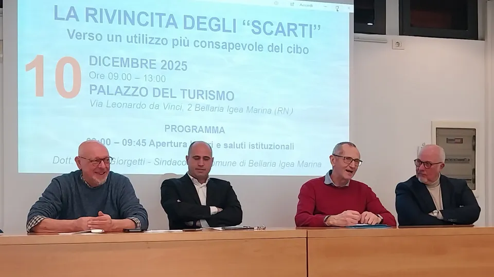 la conferenza stampa con il sindaco di Bellaria, FIlippo Giorgetti
