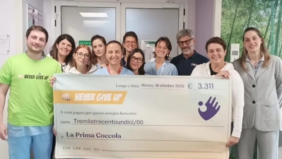 la consegna dei fondi raccolti