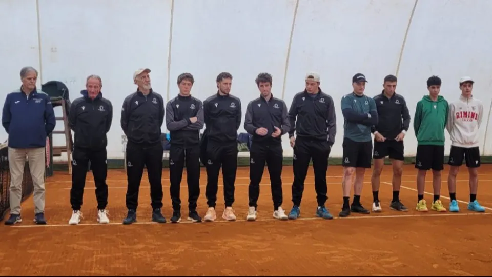La formazione del Tennis Club Viserba schierata contro l'St Bassano