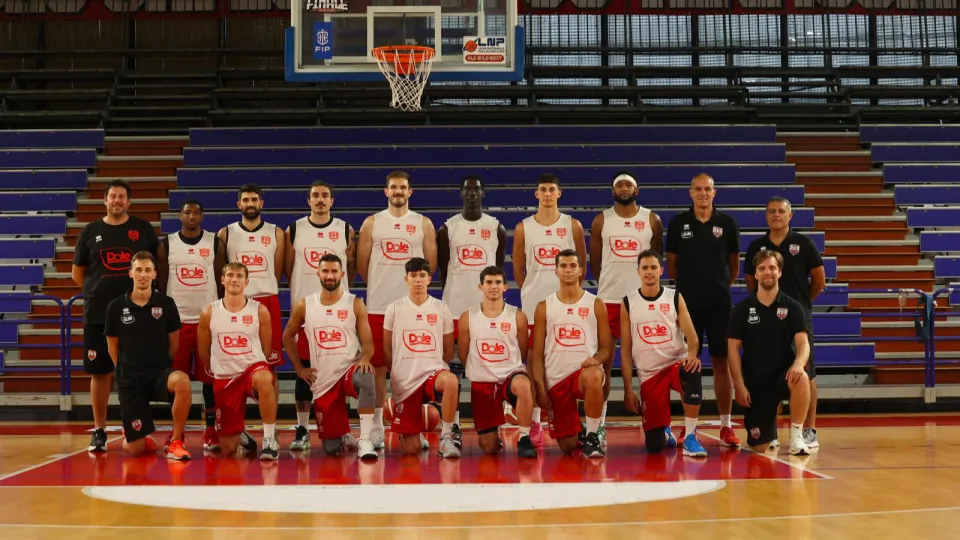 La foto di squadra della Dole Basket Rimini