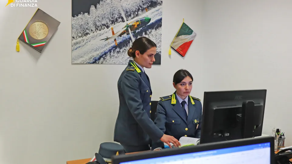 La guardia di finanza al lavoro