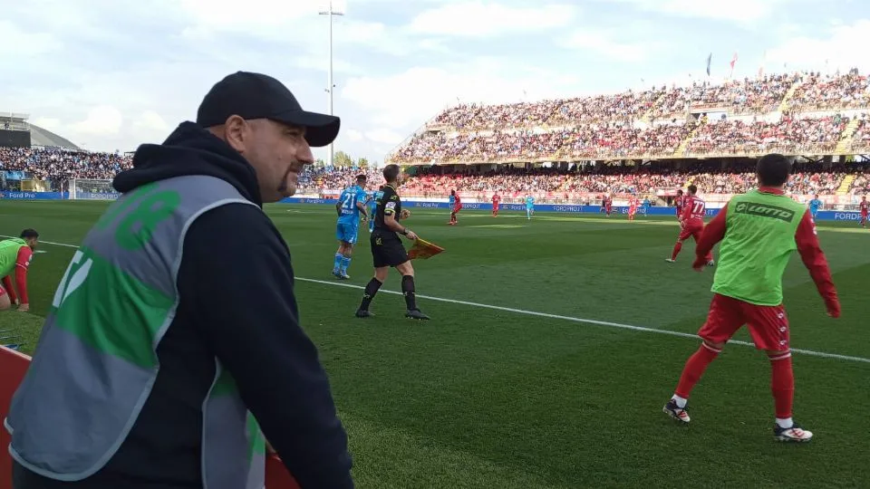 Francesco Gullo a bordo campo durante Monza-Napoli