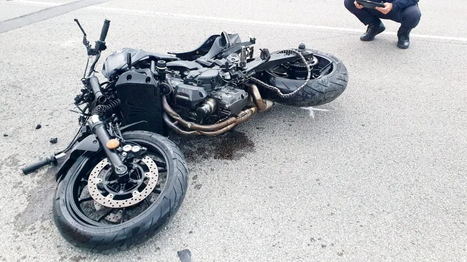 la moto su cui viaggiava la vittima