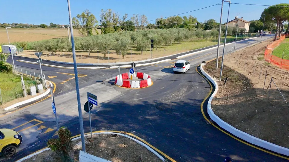 la nuova rotatoria tra Via Grotta, Via Primo Maggio e Via Rubicone a Misano