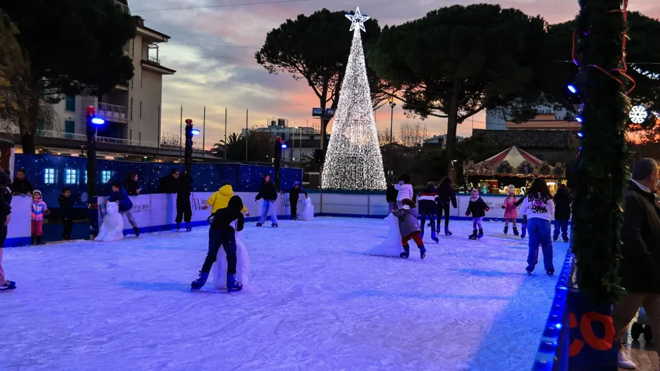 la pista di ghiaccio a Misano