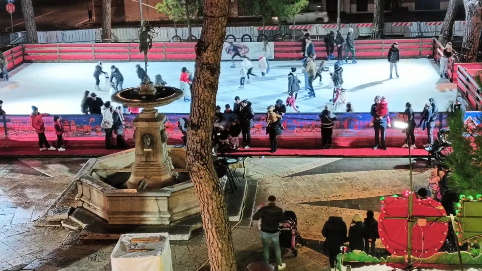 la pista di ghiaccio a Morciano