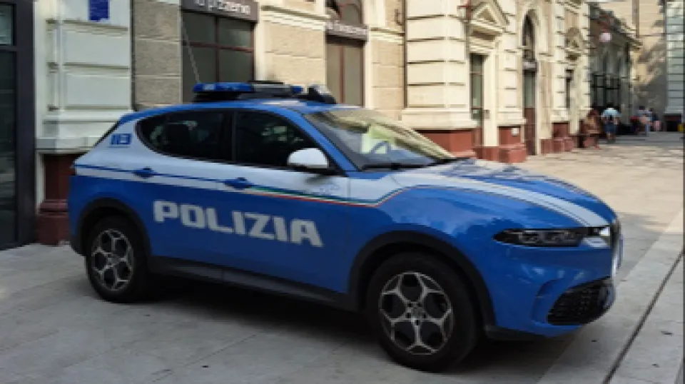 La polizia davanti alla stazione di Rimini