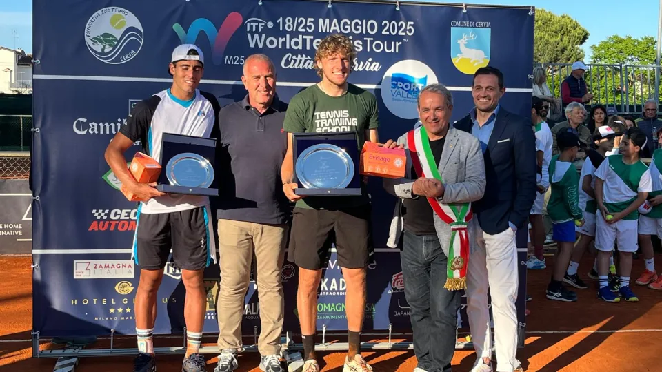 La premiazione dei due finalisti