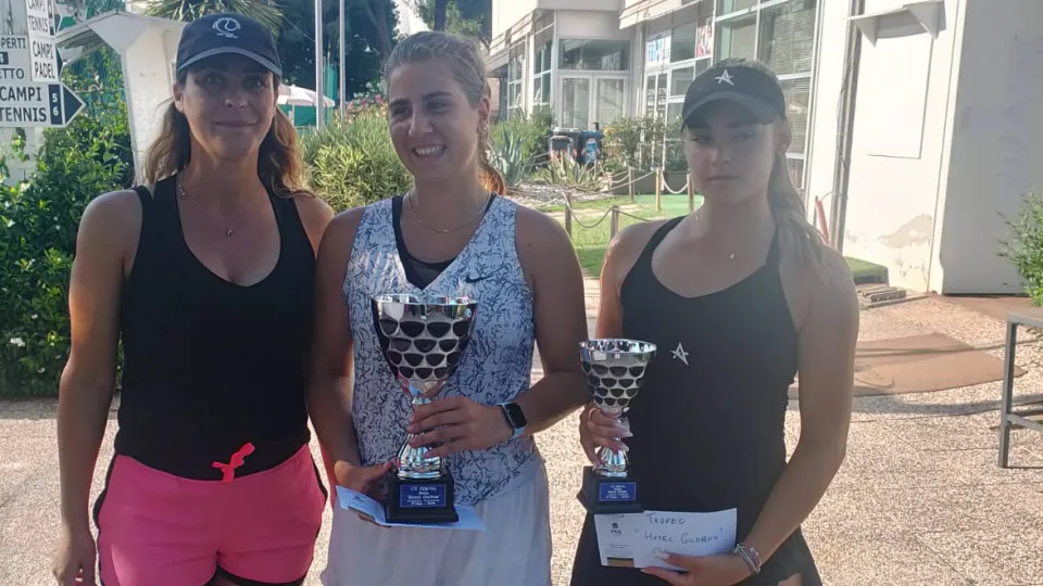 La premiazione del singolare femminile al Circolo Tennis Cervia